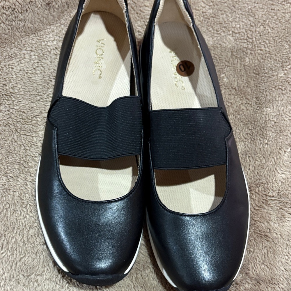 Vionic Black Loafers with Elastic Band